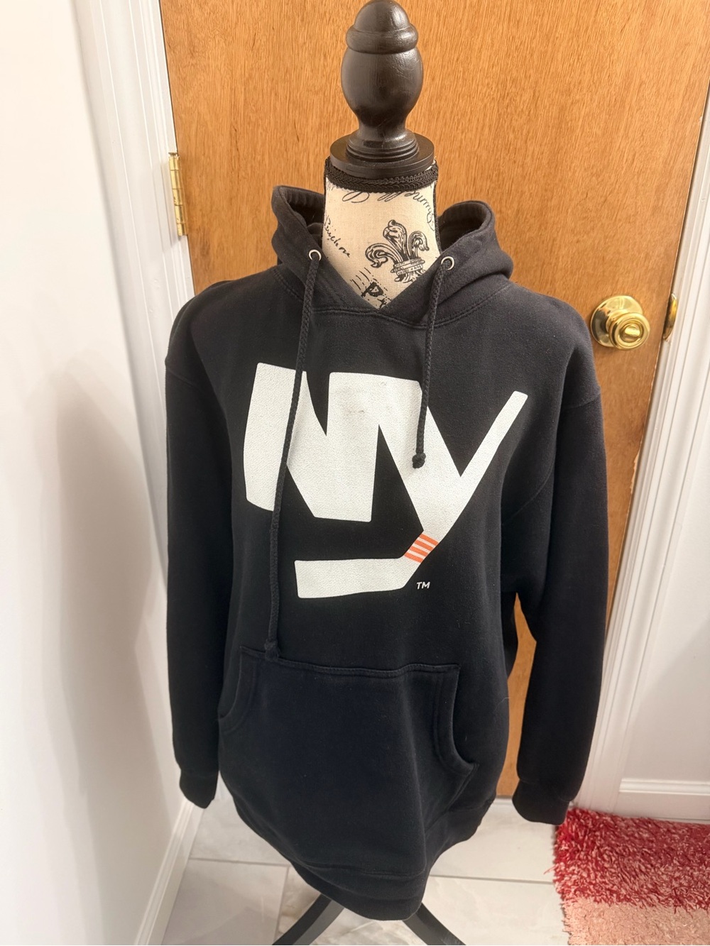 Fanatics Black Islanders Hoodie. Size Small